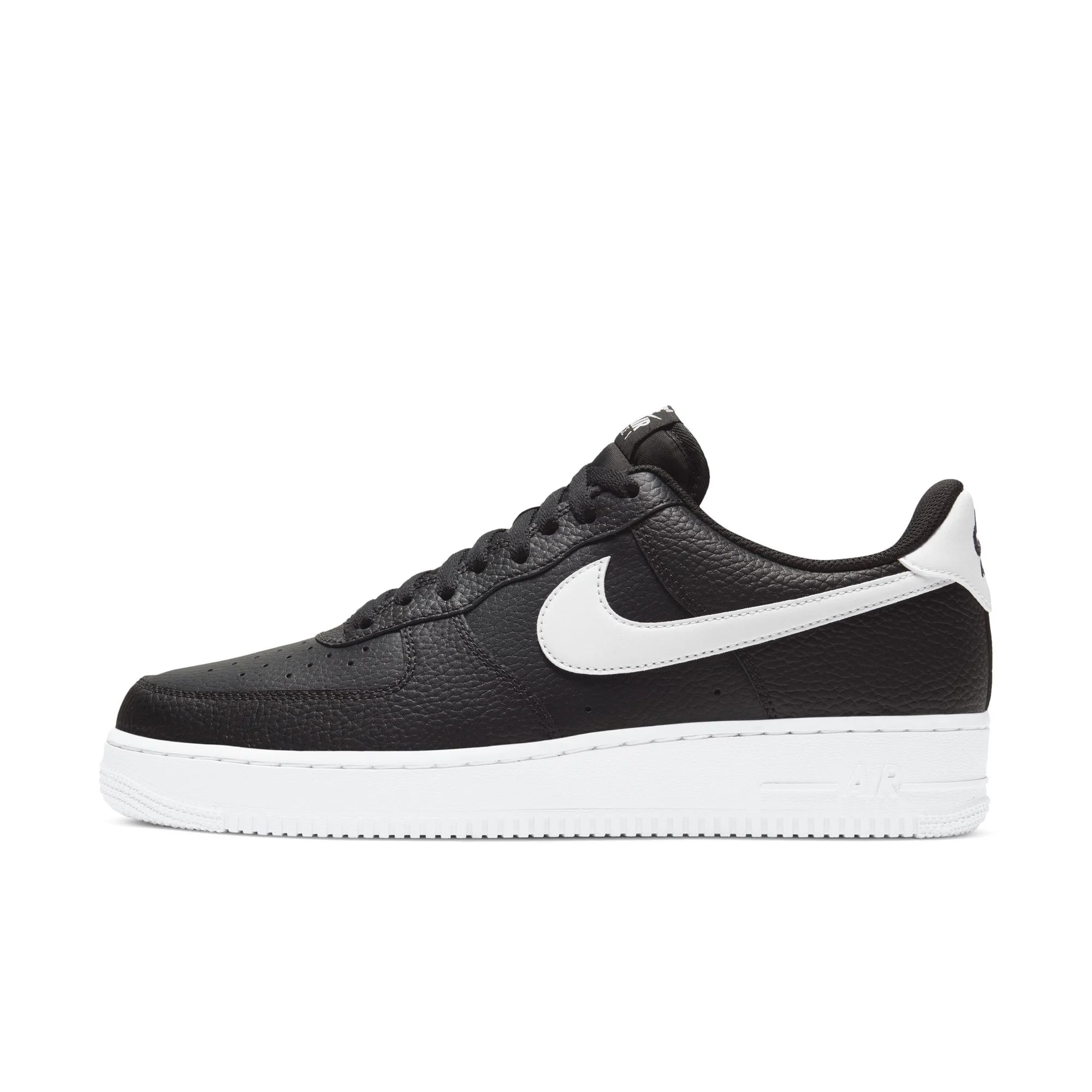 NIKE AIR FORCE 1 '07